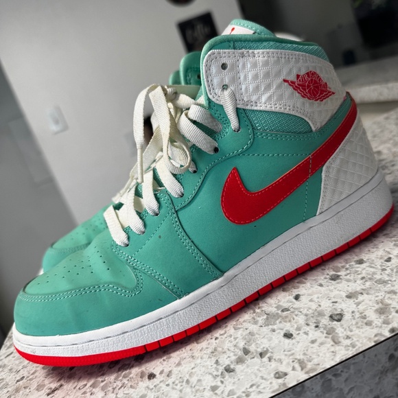 Air Jordan 1 Retro GG Verde Suede Sneakers - Picture 1 of 7
